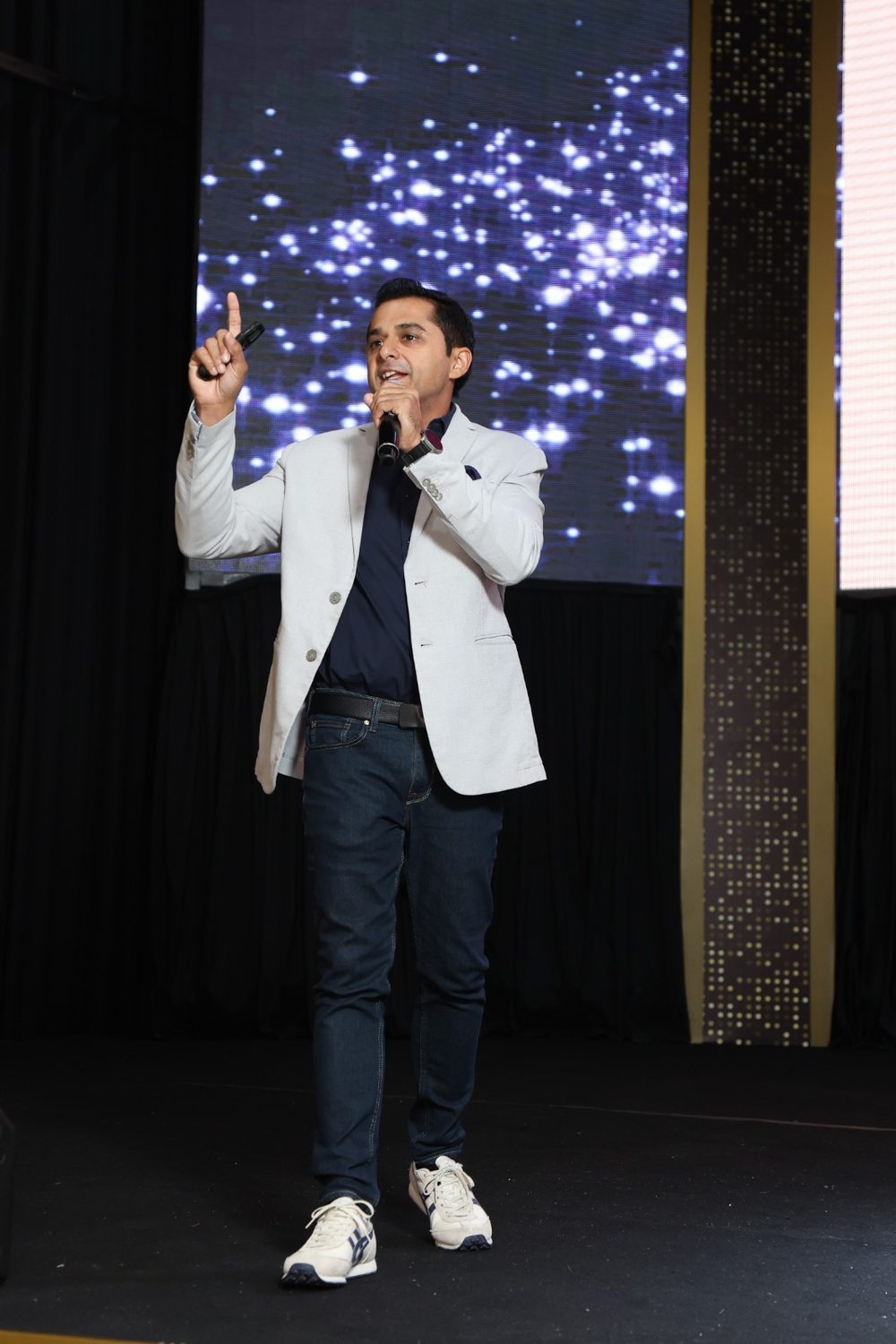 Sunil Dhingra speaking on stage
